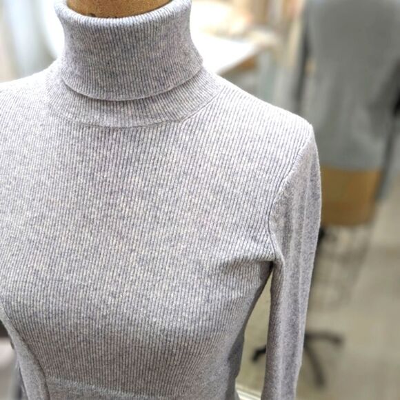 Coolio Cashmere Turtleneck - Picture 3 of 7